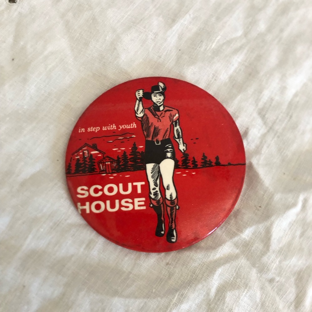 Vtg Scout House Red Pinback Button
